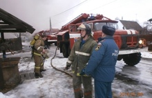 В Ярославской области пожарные спасли человека из горящего дома