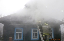 В Ярославской области пожарные спасли человека из горящего дома