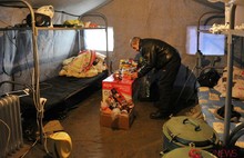 В Ярославле под Толбухинским мостом появился палаточный лагерь для бездомных (с фото)