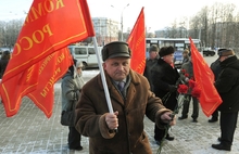 В Ярославле коммунисты возложили цветы к памятнику Ленину. Фоторепортаж