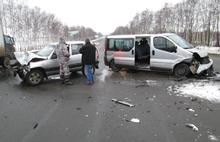 В Ярославской области столкнулись Рено и Нива 