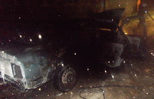 Ночью в Ярославле полыхал автомобиль