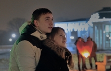 В Ярославле влюбленные запустили в небо фонари желаний. Фоторепортаж