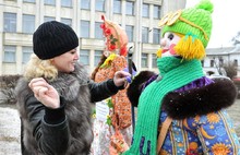 В центре Ярославля появились Олимпийская Масленица, Веснянка и Масленичка-медсестричка. Фоторепортаж