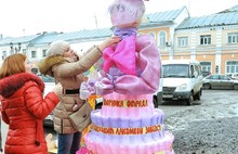 В центре Ярославля появились Олимпийская Масленица, Веснянка и Масленичка-медсестричка. Фоторепортаж