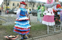 В центре Ярославля появились Олимпийская Масленица, Веснянка и Масленичка-медсестричка. Фоторепортаж