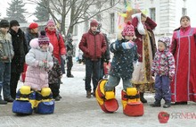 В музее-заповеднике Ярославля на Масленицу ели блины и танцевали буги-вуги. Фоторепортаж