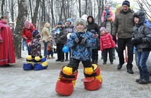 В музее-заповеднике Ярославля на Масленицу ели блины и танцевали буги-вуги. Фоторепортаж