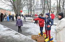 В музее-заповеднике Ярославля на Масленицу ели блины и танцевали буги-вуги. Фоторепортаж