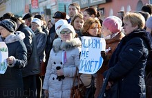 В Угличе Ярославской области прошел митинг в поддержку Украины. С фото