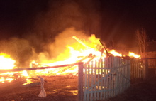 В Ярославской области дотла сгорели дом и баня