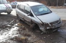 В Ярославской области Опель вылетел в кювет и потерял колесо