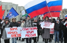 На митинге в поддержку Крыма ярославские партии меряются флагами. Фоторепортаж