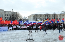 На митинге в поддержку Крыма ярославские партии меряются флагами. Фоторепортаж
