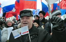 На митинге в поддержку Крыма ярославские партии меряются флагами. Фоторепортаж