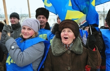 На митинге в поддержку Крыма ярославские партии меряются флагами. Фоторепортаж