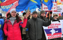 На митинге в поддержку Крыма ярославские партии меряются флагами. Фоторепортаж