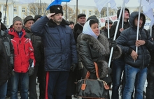 На митинге в поддержку Крыма ярославские партии меряются флагами. Фоторепортаж