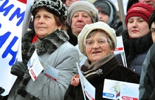 На митинге в поддержку Крыма ярославские партии меряются флагами. Фоторепортаж