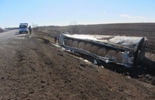 В Ярославской области фура вылетела в кювет и перевернулась