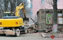 Гастарбайтеры на доме «Папин гараж» сообщили, что фотоаппараты здесь разбивают. С фото