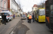 В Рыбинске столкнулись троллейбус и маршрутка