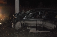Ночью в Рыбинске погиб водитель иномарки врезавшись в столб