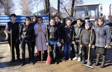 В Ярославле сегодня школьники субботник переименовали в «чистый четверг» (фото)