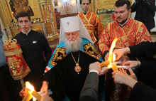 Благодатный огонь из Успенского собора горит во всех храмах Ярославской епархии (с фото)