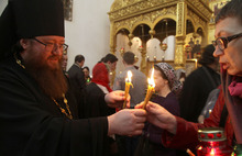 Благодатный огонь из Успенского собора горит во всех храмах Ярославской епархии (с фото)