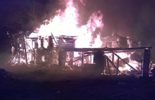 В Макарово Ростовского района дотла сгорели магазин и жилой дом (350 кв. м)