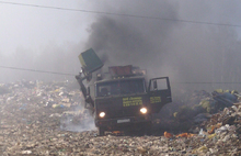 В Ярославской области мусоровоз задел линию электропередач и сгорел вместе с водителем