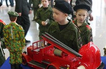 Пожарные вручили медаль губернатору Ярославской области (с фото)