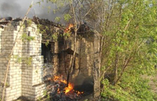 Пожар на заброшенном складе Мукомольного завода в Ярославле потушен