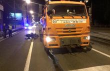 Ночью в Ярославле водитель скутера врезался в стоящий «Камаз» САХ