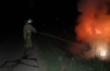 В Тутаевском районе ночью перевернулась в кювет и сгорела иномарка