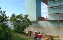 В Ярославле завершается асфальтирование Октябрьского моста через Волгу