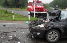 В Тутаеве Ярославской области «Форд» разбился всмятку при столкновении с автобусом «ПАЗ»