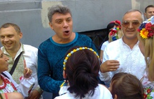 Депутат Ярославской областной думы Борис Немцов принял участие в марше вышиванок