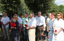 В Ярославле установлено надгробие на могиле Почетного гражданина города Владимира Дябина