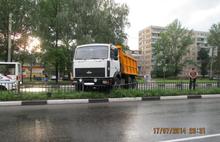 Жительница Ярославля попала под колеса грузовика при переходе улицы