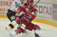 В первом матче плей-офф с череповецкой «Северсталью» ярославские хоккеисты повели в счете, но победу упустили. Фоторепортаж