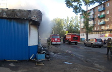 В Ярославле горит продовольственный магазин