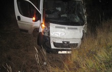 В Угличском районе 4 пассажира микроавтобуса госпитализированы с травмами головы