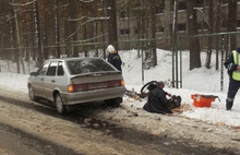 В Рыбинском районе столкнулись автомобиль и мопед