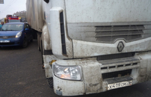 В Ярославле грузовики столкнулись с легковушками