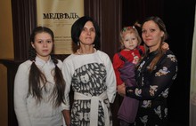 Сергей Ястребов вручил ярославцам медали «За верность родительскому долгу»
