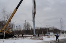 После новогодних каникул в Ярославле демонтировали десять рекламных конструкций