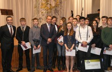 Депутаты муниципалитета Ярославля вручили стипендии лучшим ученикам школ Заволжского района