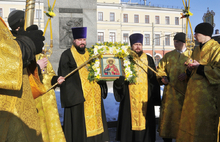 Сегодня в Ярославле состоялся крестный ход к памятнику Ярославу Мудрому. Фоторепортаж